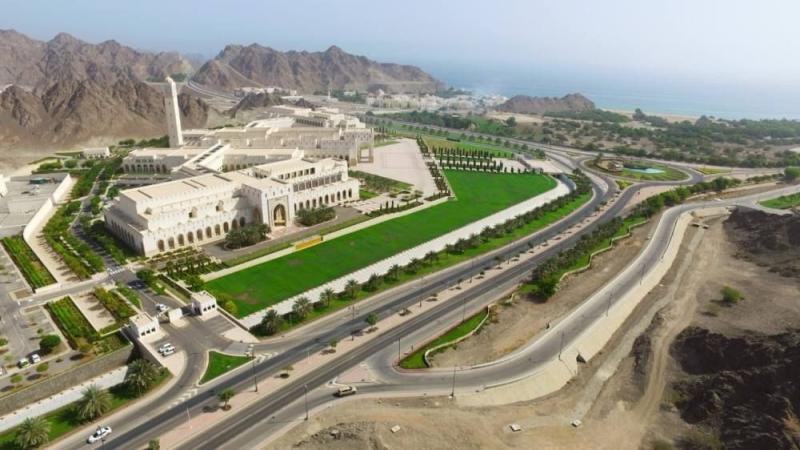 مع استشراف العيد الوطني الـ 53.. مجلسا الدولة والشورى بسلطنة عُمان يتهيآن لبدء مرحلة جديدة من العمل الوطني