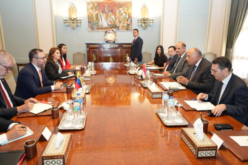 وزير الخارجية يستقبل نظيره الفنزويلي بمقر وزارة الخارجية