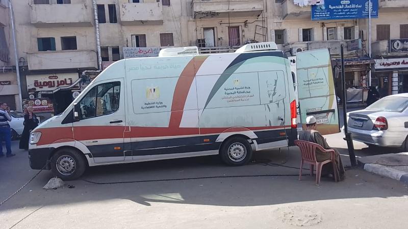 الكشف على 300 مواطن خلال قافلة طبية بقرية معنيا بإيتاي البارود