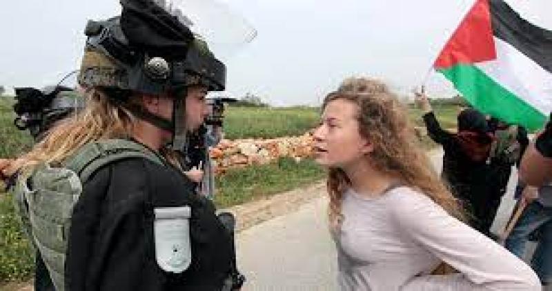 صفعت إسرائيلي واعتقلت لـ 8 أشهر.. من هي عهد التميمي التي اعتقلتها قوات الاحتلال اليوم؟