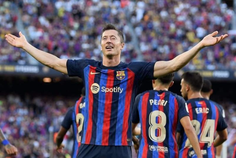 ليفاندوفسكى أساسيا فى تشكيلة برشلونة لمواجهة شاختار الاوكرانى