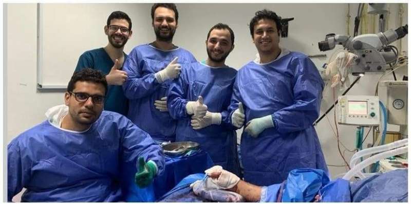 فريق جراحة التجميل بمستشفيات جامعة المنوفية ينجح في إعادة يد مبتورة للحركة باستخدام تقنية الميكروسكوب الجراحي