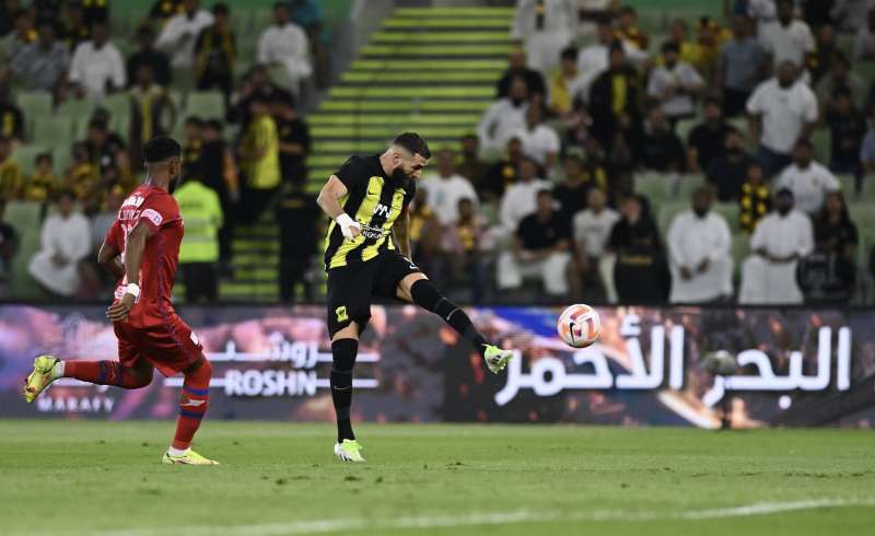 الاتحاد يتفوق على أبها بهدف في الشوط الأول بدوري ”روشن”