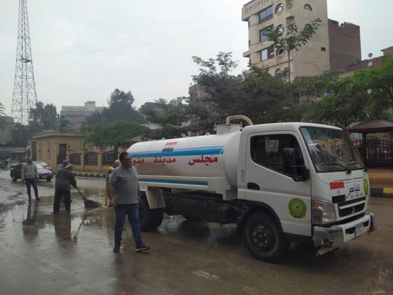 شفط المياه الناتجة عن سقوط الأمطار من شوارع مدينة منوف