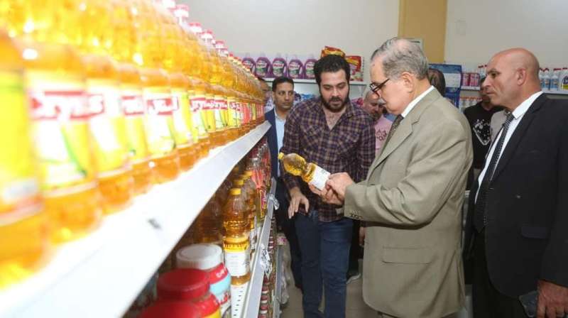 محافظ كفرالشيخ يتفقد السلاسل التجارية لمتابعة مبادرة تخفيض الأسعار