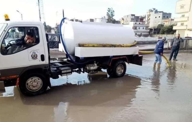 محافظ كفر الشيخ يتابع أعمال رفع مخلفات الأمطار وتطهير بيارات الصرف الصحي