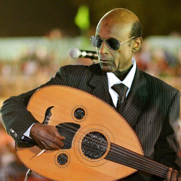 غنى 60 عاما للحب والحرية.. وفاة الموسيقار السوداني محمد الأمين