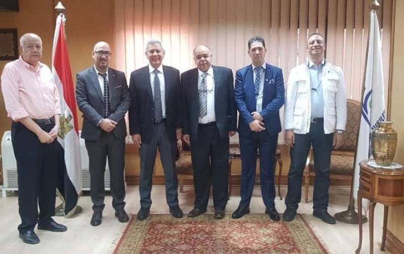 اتفاق لتصدير منتجات شركات الأدوية التابعة لوزارة قطاع الأعمال العام إلى الجزائر
