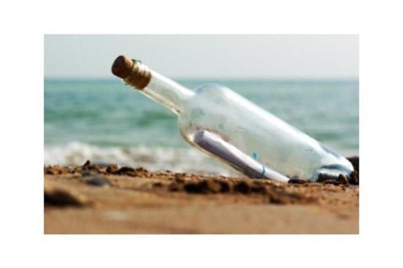 زجاجة على الشاطئ رُميت في البحر قبل 26 عاما