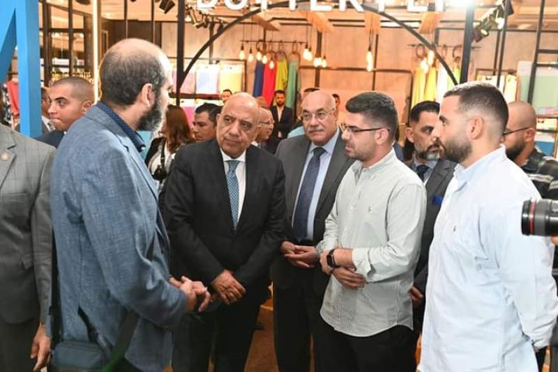 وزير قطاع الاعمال العام يتفقد معرض الصناعات النسجية والملابس ويلتقي كبار المصنعين المحليين والمشترين الدوليين