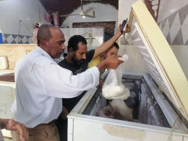 رئيس مدينة مرسى علم يقود حملة على  المطاعم والمخابز والمحلات التجارية