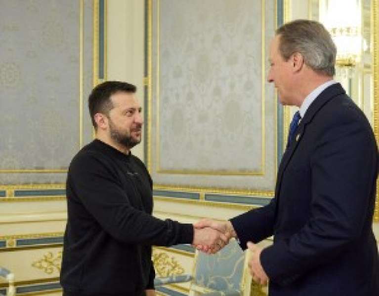 وزير الخارجية البريطاني يلتقي الرئيس الأوكراني في كييف