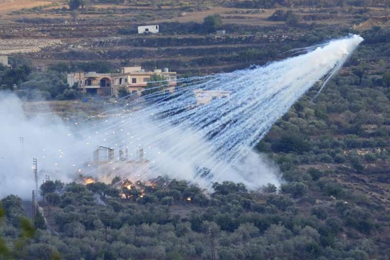 طيران الاحتلال الإسرائيلي يقصف بلدتين جنوب لبنان
