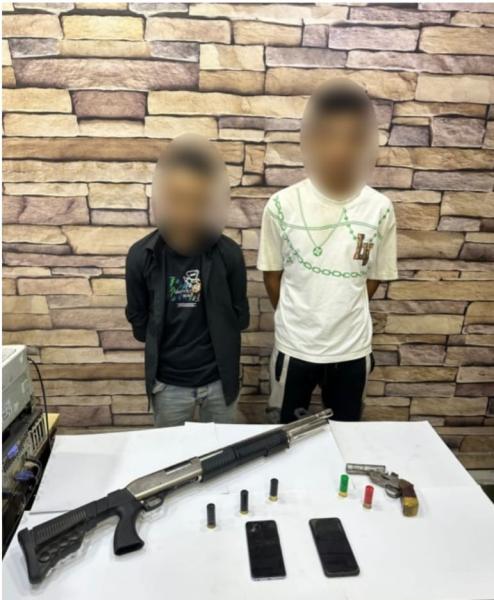 القبض على 3 أشخاص بحوزتهم بندقيتان وفرد خرطوش بالمرج