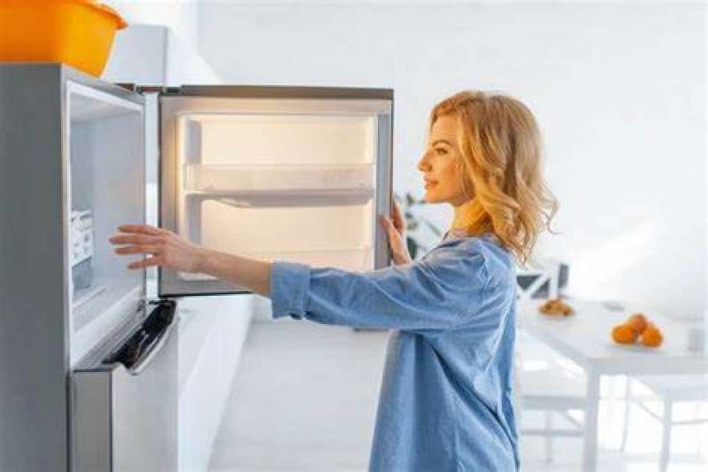 للتخلص من الرائحة الكريهة.. نصائح لتنظيف الثلاجة جيدًا من الداخل والخارج