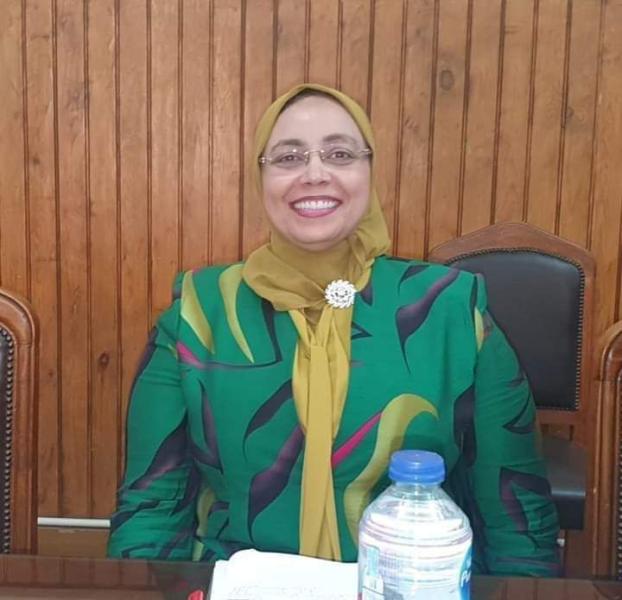 رئيس جامعة القاهرة يكلف الدكتورة لبنى فريد للقيام بأعمال عميد كلية التجارة