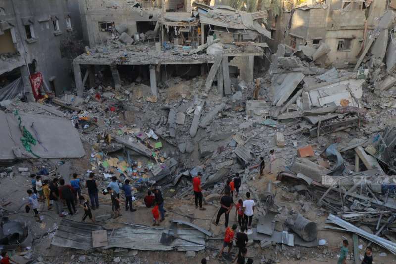 استشهاد 17 فلسطينياً في قصف على غزة... والعملية البرية تكبّد جيش الاحتلال الإسرائيلي 68 قتيلاً