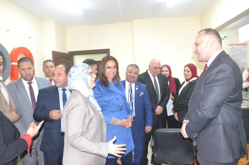 نائب محافظ البحيرة ورئيس هيئة التنمية الصناعية تفتتحان فرع دمنهور