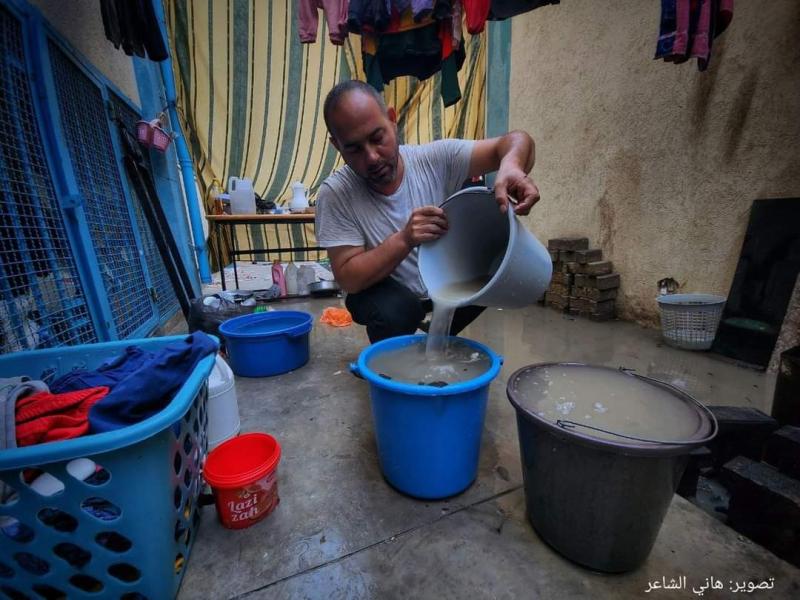 ضاقت السبل .. معاناة المطر والخبز اهم تحديات النازحين في قطاع غزة