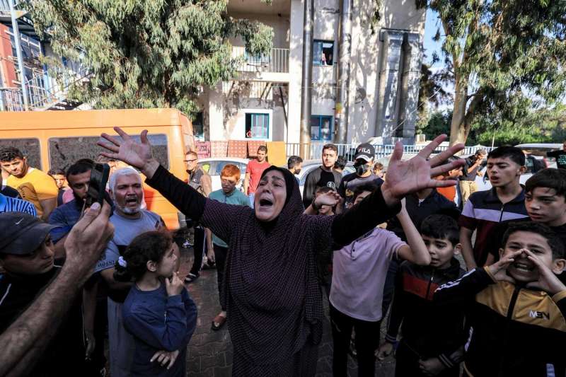 بعد شهر ونصف من الحرب هدنة وصفقة لتبادل المحتجزين في قطاع غزة (تقرير)