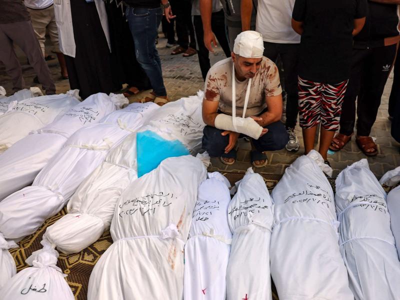 جرائم الاحتلال الصهيوني..مقابر جماعية للشهداء في غزة والأطفال في كفن واحد
