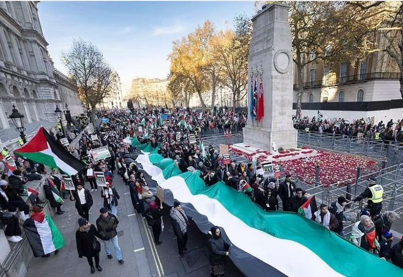 الآلاف يحتجون في لندن لوقف الإبادة الجماعية في فلسطين