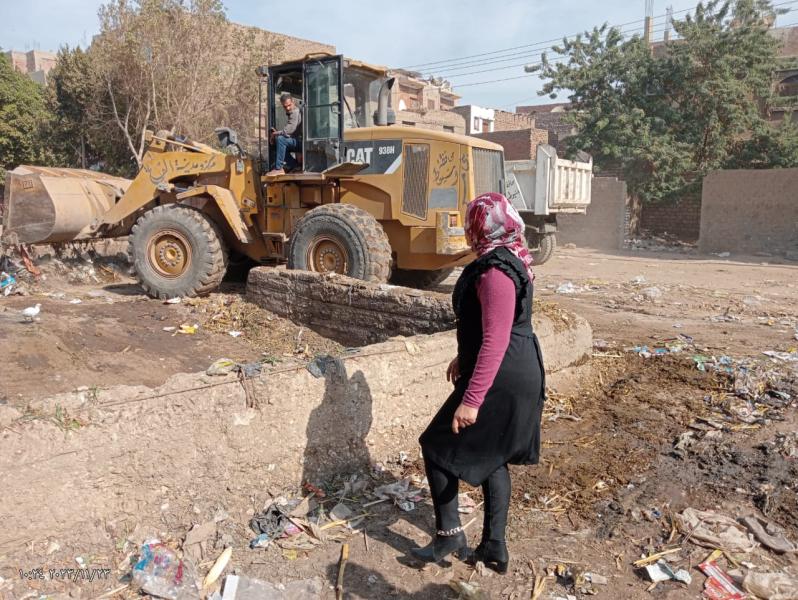 إلغاء مقلب مخلفات صلبة بعيدًا عن الكتلة السكنية بإحدى قرى أسيوط