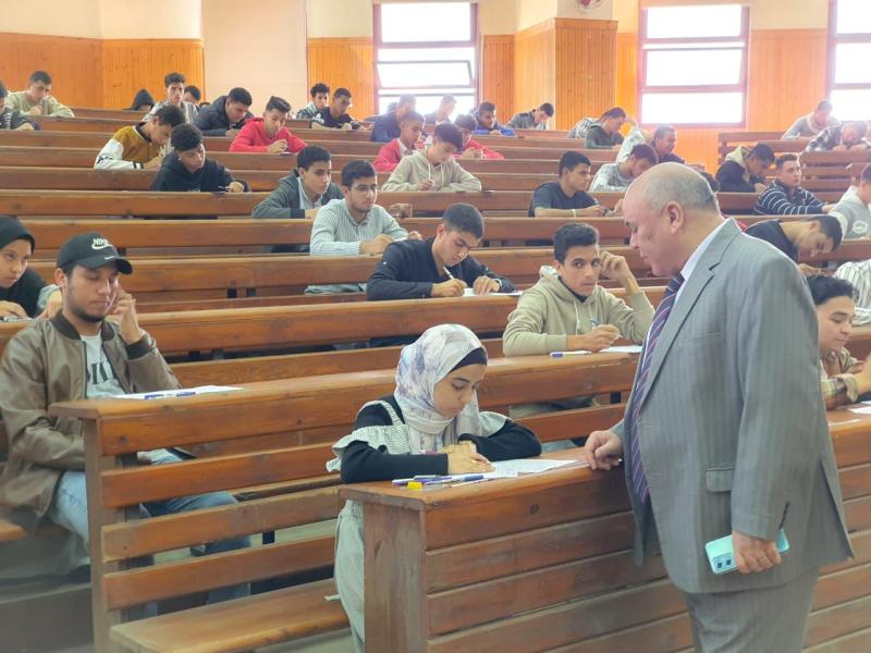 رئيس جامعة الدلتا التكنولوجية يتابع سير اختبارات منتصف الفصل الدراسى الأول للعام الجامعى ٢٠٢٤/٢٠٢٣