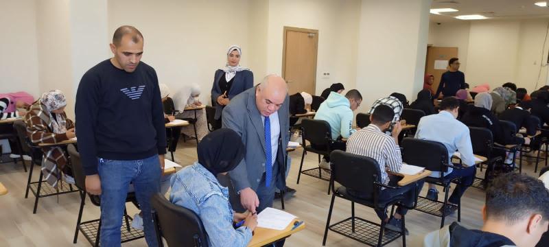 رئيس جامعة الدلتا التكنولوجية يتابع سير اختبارات منتصف الفصل الدراسي الأول بفرع الجامعة بمدينة السادات