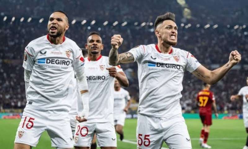 النصيري يقود هجوم إشبيلية فى مواجهة أيندهوفن اوروبيا