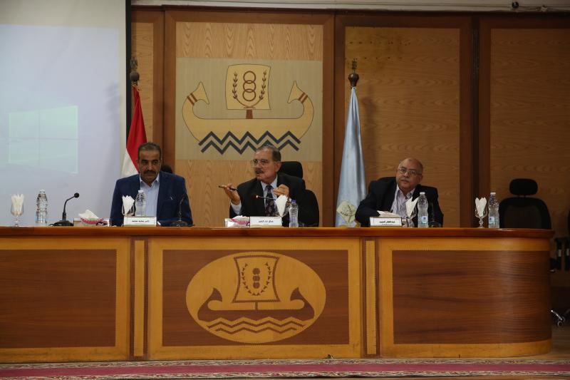 محافظ كفر الشيخ يناقش موقف تنفيذ مشروعات الخطة الاستثمارية