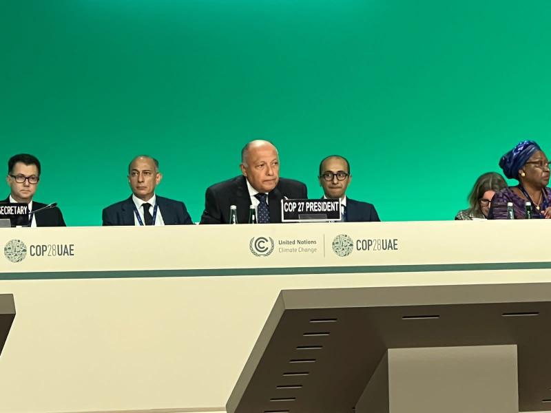 وزير الخارجية يشارك في الجلسة الافتتاحية لمؤتمر المناخ COP28 ويسلم رئاسة المؤتمر للجانب الإماراتي