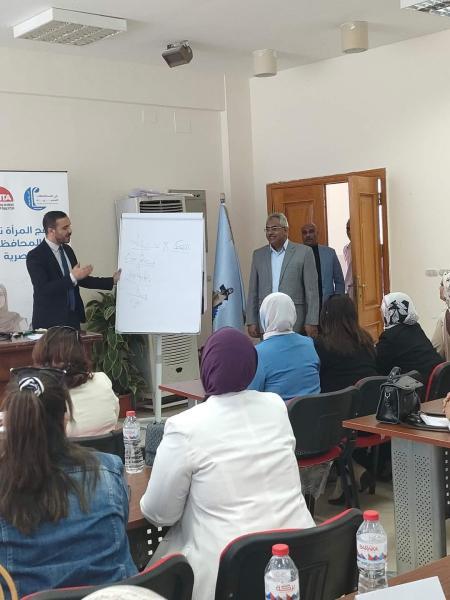 سكرتير مساعد البحر الأحمر يتابع فعاليات البرنامج التدريبي ” المرأة تقود ”