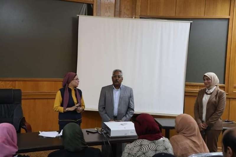 ختام فعاليات الدورة التدريبية لشرح قانون الخدمة المدنية بالبحر الأحمر