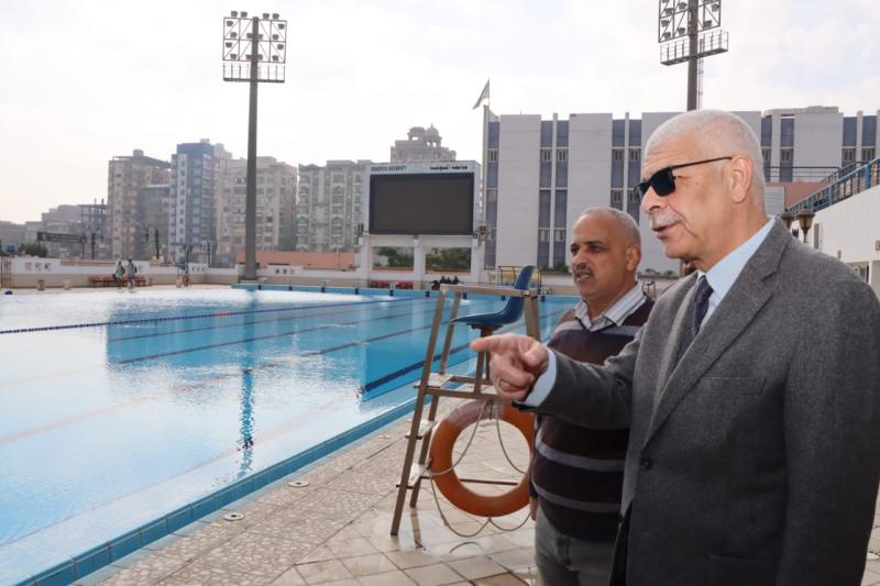 رئيس جامعة المنوفية يتفقد سير العمل بمجمع الرياضات المائية