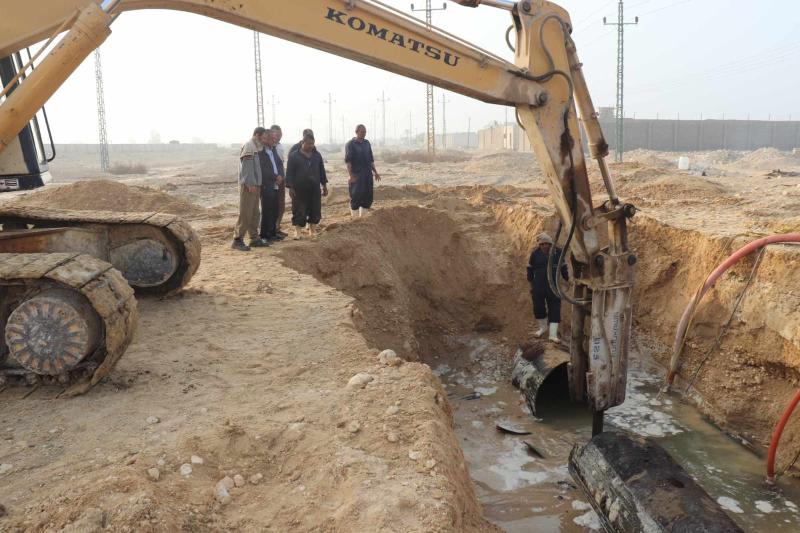 رئيس شركة مياه البحر الأحمر يتابع أعمال صيانه خط مياه الكريمات
