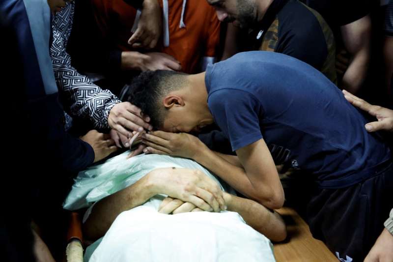 استشهاد 15 شخصا من عائلة واحدة في غارات إسرائيلية استهدفت جباليا شمال قطاع غزة