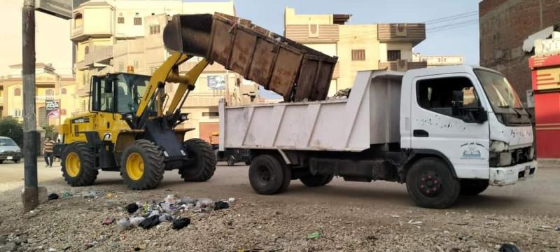 رفع كفاءة الشوارع والميادين في حملات نظافة وإنارة ببيلا في كفر الشيخ