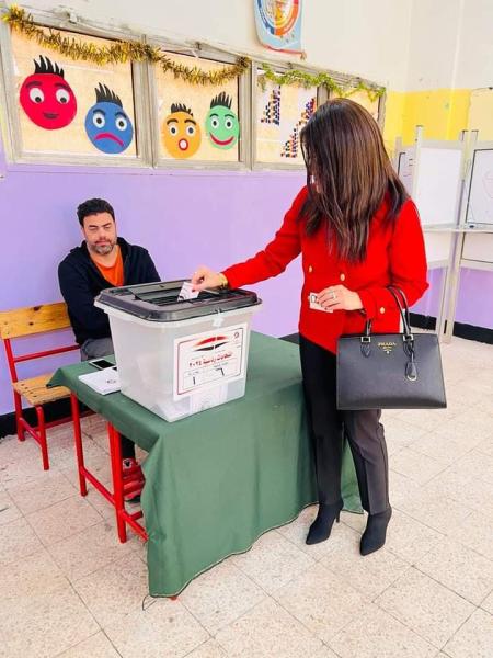 وزيرة التعاون الدولى تدلى بصوتها فى الانتخابات الرئاسية بالقاهرة الجديدة