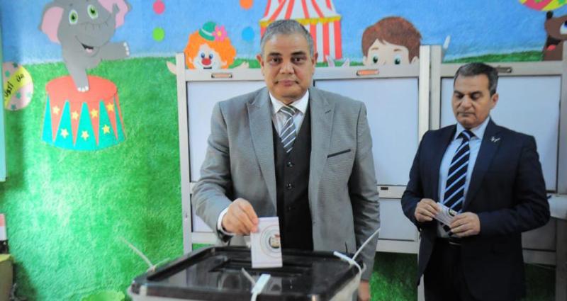 رئيس جامعة كفر الشيخ يدلي بصوته في الانتخابات الرئاسية: المشاركة واجب وطني