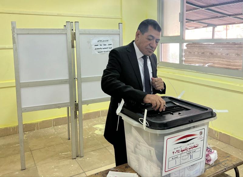 رئيس محكمة استئناف القاهرة يدلي بصوته في الانتخابات الرئاسية 2024