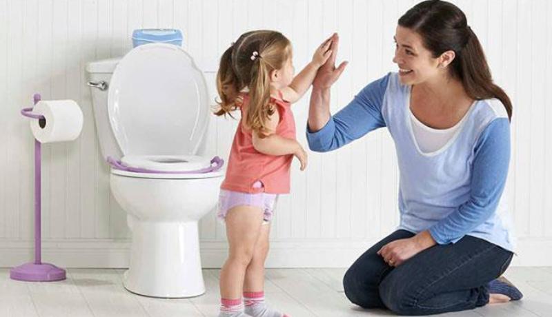 نصائح لتدريب الطفل على استخدام المرحاض والاستغناء عن الحفاضة