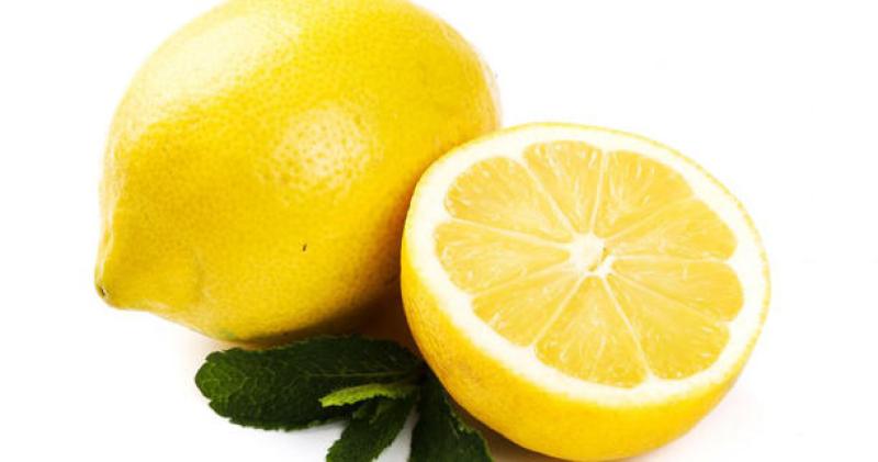 ما تجهلونه عن فوائد أكل الليمون بقشره على الصحة