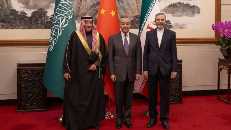 صورة لوزراء خارجية الصين وايران والسعودية