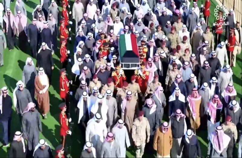 نقل جثمان أمير الكويت إلى مثواه الأخير في مقبرة الصليبيخات
