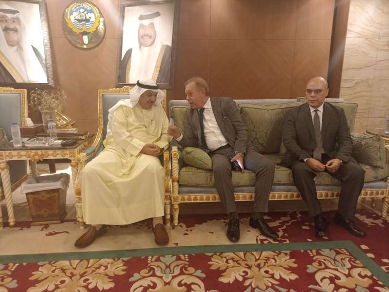 «شرشر» يؤدي واجب العزاء في أمير الكويت بالسفارة الكويتية بالقاهرة