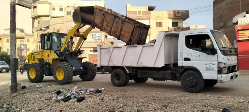 رفع 150 طن قمامة خلال حملة نظافة مكبرة في مدينة بيلا بكفر الشيخ