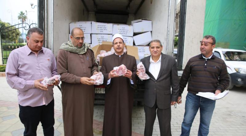 محافظ كفر الشيخ: تسليم 2 طن من لحوم صكوك الإطعام للأسر الأولى بالرعاية