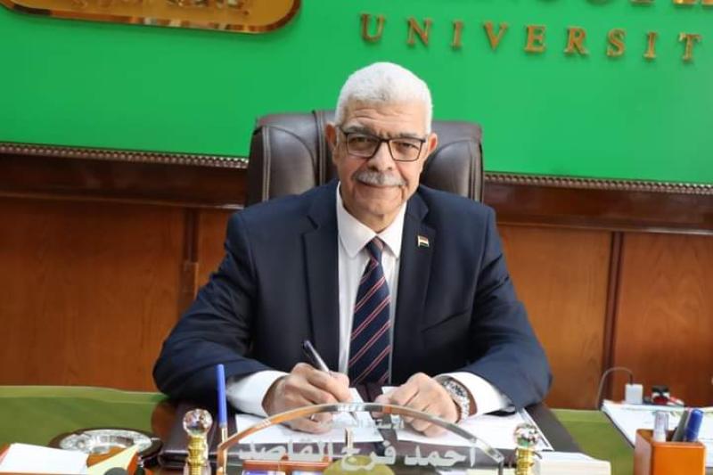 رئيس جامعة المنوفية يعقد إجتماعه بالعمداء ويقديم التهنئة للرئيس  السيسي لفوزه في الانتخابات الرئاسية