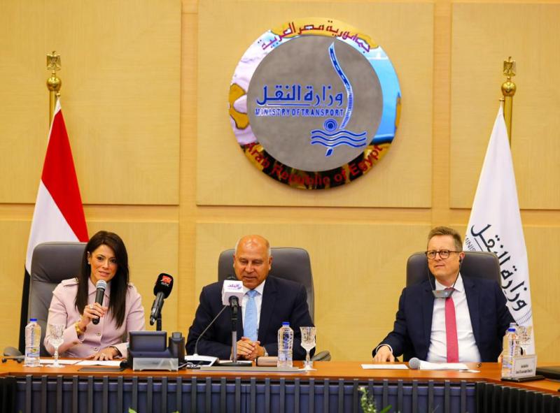 وزيرا التعاون الدولي والنقل يشهدان توقيع اتفاقيات التمويل الخاصة بإنشاء البنية الفوقية لمحطة حاويات تحيا مصر 1 بميناء دمياط